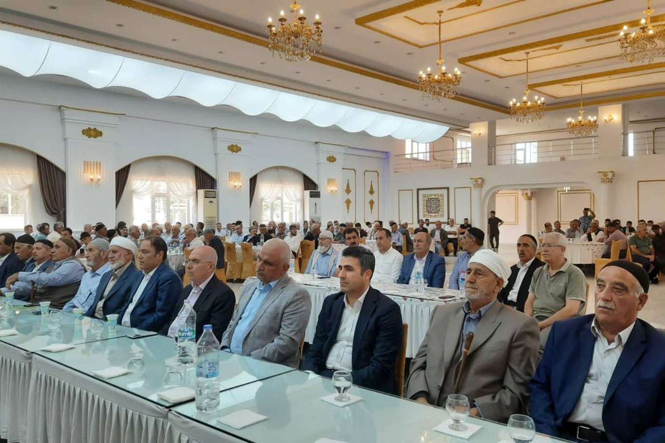 Bingöl'de 35 yıllık kan davası barış yemeği ile sona erdi Bingöl'de 35 yıllık kan davası barış yemeği ile sona erdi
